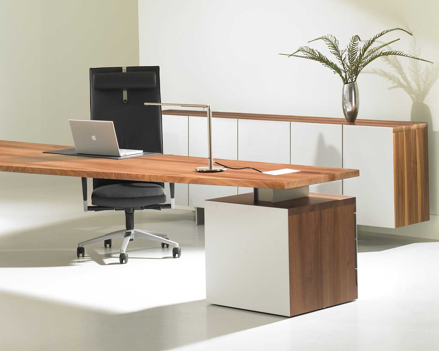 Buying Office Tables Online At Affordable Price